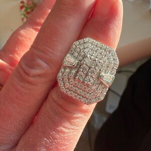 Elegant Sterling  silver mossinite Geometric Ring size 6